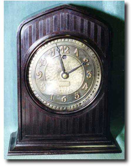 Victor ca. 1930 Bakelite Case with New Movement — Antique Clocks Price Guide