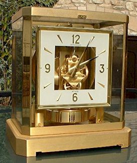 An Atmos 528 dating from the 1970s. — Antique Clocks Price Guide