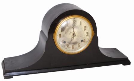 New Haven Clock Co. tambour, ca 1929. Identical to clock No. 766, except the case is not as nice and the silver dial shows more wear. — Antique Clocks Price Guide