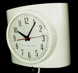 General Electric, "Pantry", Model No.2H22, 1948. — Antique Clocks Price Guide