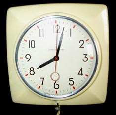 General Electric, "Epicure", Model No.2H20, 1948. — Antique Clocks Price Guide