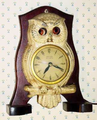 C.1940, United Electric Clock Corp., Brooklyn, NY, Owl Moving Eye, 110v, electric timepiece, the eyes moving from right to left while running. — Antique Clocks Price Guide