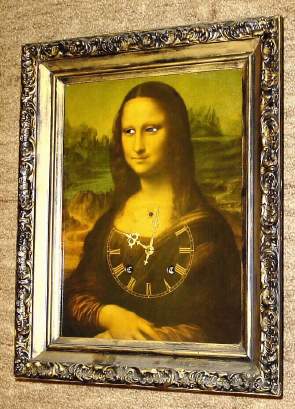 C.1980, US, Pennsylvania, Wandering eyes MONA LISA, 8-day time and strike, in a brushed gold frame, wall clock. — Antique Clocks Price Guide