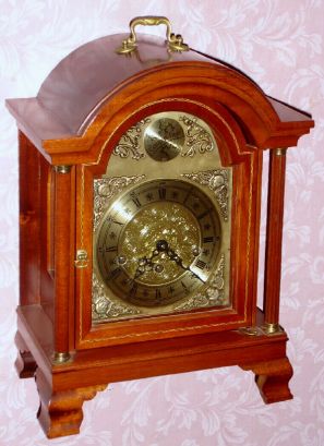 Foster S. Campos, Pembroke, Mass, BRACKET CLOCK, Westminster chime, with a Mason and Sullivan German floating balance movement dated 1985, chiming the quarters on copper plated steel rods. C.1985. — Antique Clocks Price Guide