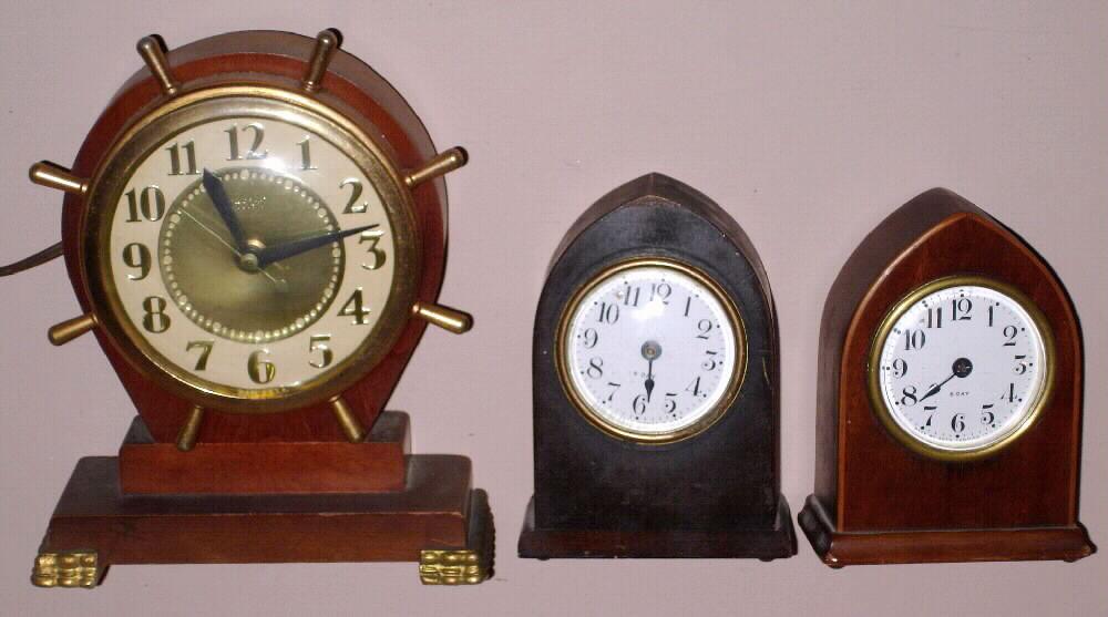 (3) desk clocks; two Seth Thomas "COMO" models 8 day time only mvt Ht 5 1/2" and a United electric in ship's wheel style Ht 8" — Antique Clocks Price Guide