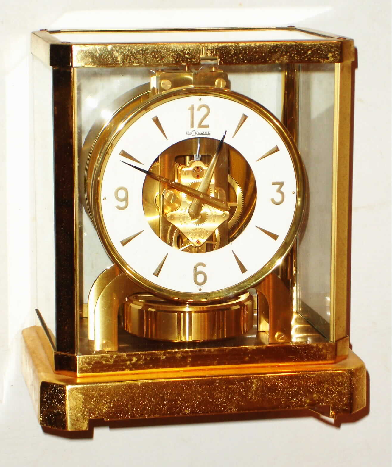 LeCoultre, Switzerland "Atmos" gold plated brass and glass perpetual time piece s#244493, c1965 — Antique Clocks Price Guide