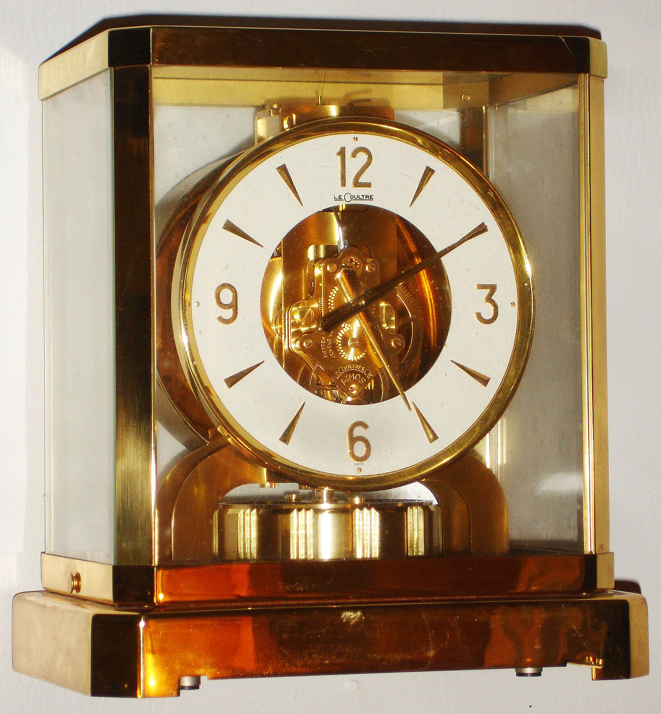 Jaeger-LeCoultre Swiss "Atmos" table clock, jeweled movement runs on changes of atmospheric pressure and temperature, gold-plated brass and glass case, serial number 132565, c1962. — Antique Clocks Price Guide