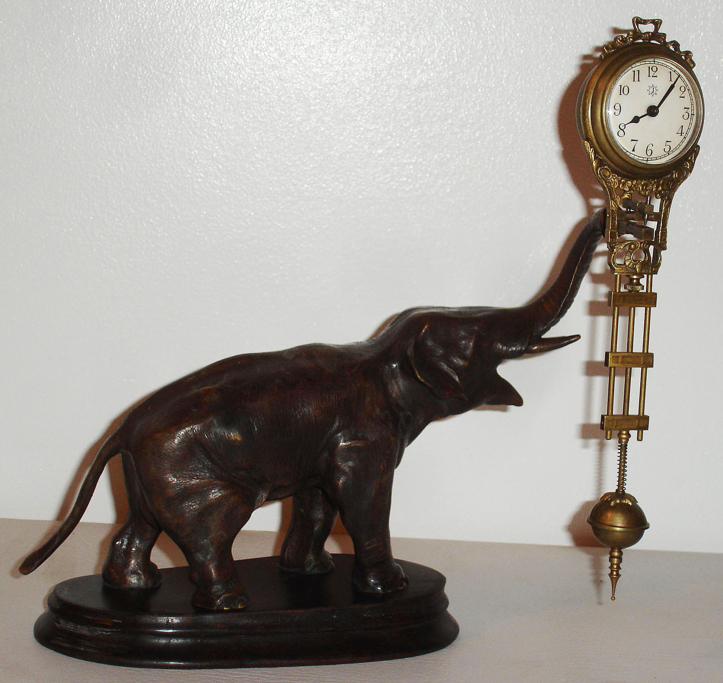 Reproduction Asian elephant swinger 30 hour novelty clock, modern — Antique Clocks Price Guide