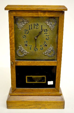 Ingraham Oak Time &amp; Strike Cottage Clock — Antique Clocks Price Guide